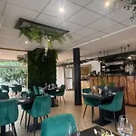 Otel Acapella 3*